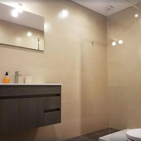Private Family Friendly With Garden Hostel Αντίμπ